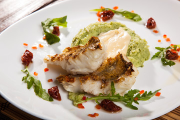 Pikeperch with mashed potatoes and dried tomatoes