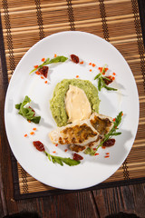 Pikeperch with mashed potatoes and dried tomatoes
