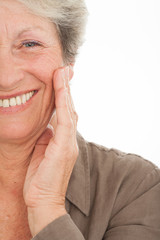 Fototapeta premium visage de femme sénior souriante