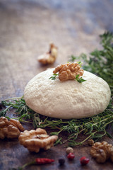 Goat cheese with thyme and nuts