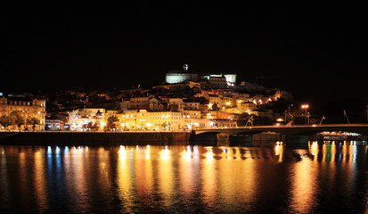 Fototapeta na wymiar The city of Coimbra at night