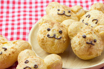 Teddy bear choux cream