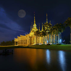 Fototapeta na wymiar Wat Non Kum Temple in bangkok thailand .
