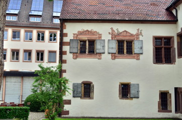 Fototapeta na wymiar Altbaufassade in Freiburg