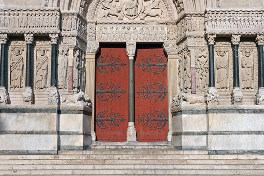 Eglise Saint Trophime d'Arles , Portail