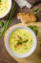 Curry soup with croutons