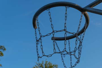 Fototapeta na wymiar Basketballkorb aus Metall