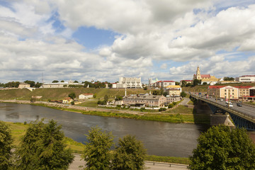 Fototapeta na wymiar Старый мост, исторический центр Гродно и река Неман. Беларусь