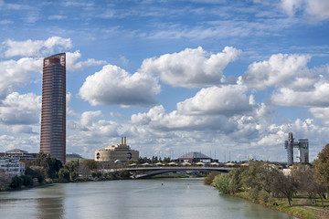 Río Guadalquivir a su paso por Sevilla, Andalucía
