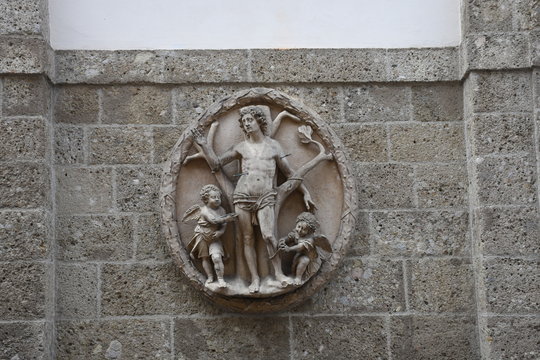 Salzburg, Linzer Gasse, Kirche, Kirchturm, St. Sebastian, Sankt Sebastianskirche, Relief, Steinrelief