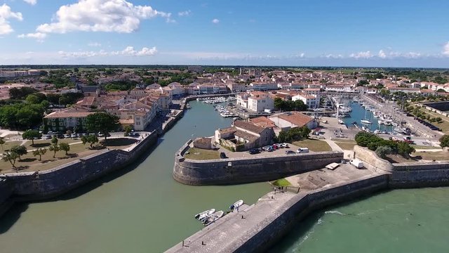 Découverte du port de plaisance de Saint Martin de Ré en drone
