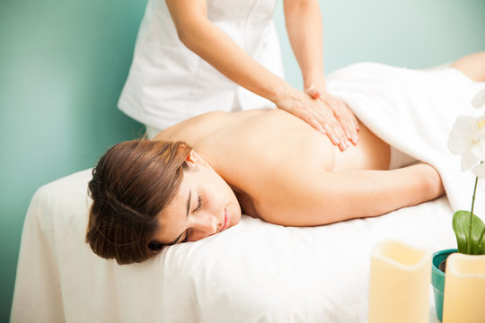Getting back massage at a spa clinic