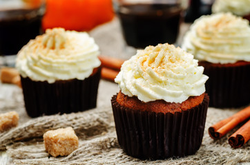 pumpkin cupcakes