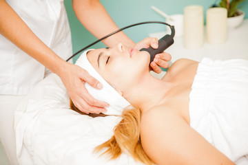 Obraz na płótnie Canvas Woman during a facial therapy session