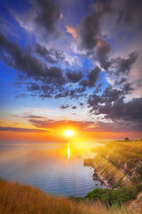 Obraz premium Dramatic clouds at sunset