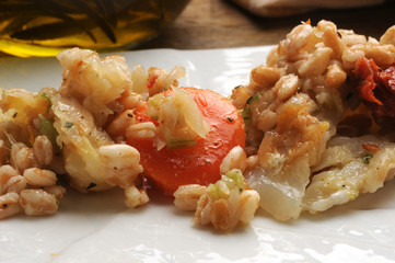 Ensalada de farro con bacalao