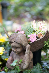 Engel als Blumenschale
