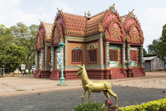 Kambodscha, Tempelanlage Wat Hanchey Am Mekong.