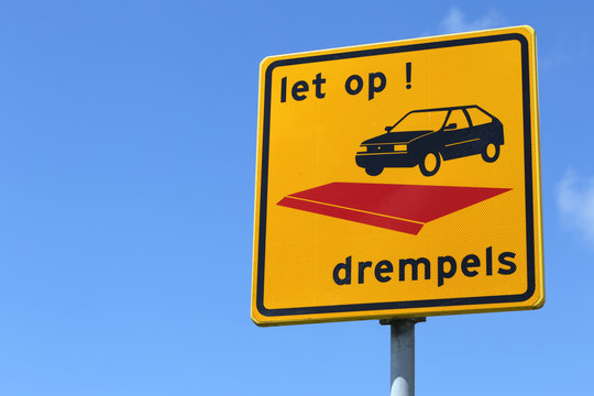 niederl&auml;ndisches Verkehrszeichen: Bremsschwelle
