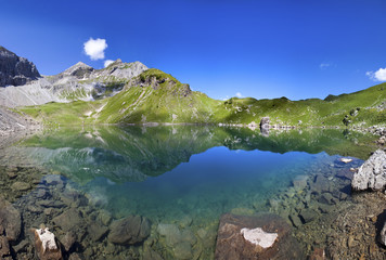 Fototapeta na wymiar Der Wildsee in der Spiegelung