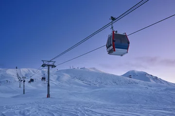 Fototapeten Gondola lift in the ski resort in the early morning © Аrtranq