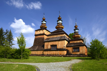 Fototapeta na wymiar wooden church in Krempna