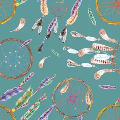 Fototapete Traumfänger Nahtloses Muster mit Traumfängern und Federn in der Luft, handgezeichnet in Aquarell auf dunkelblauem Hintergrund