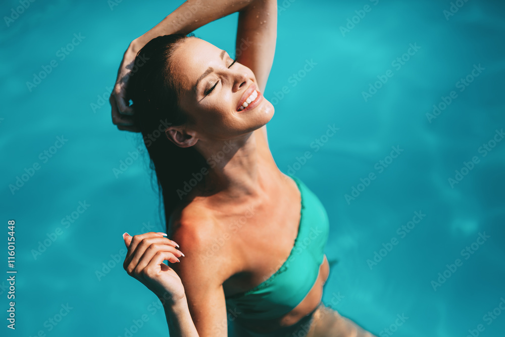 Wall mural Beautiful brunette enjoying vacation