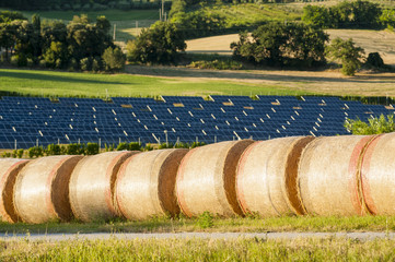 Hay bales with solar panels - 116016265