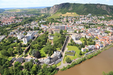 Fototapeta na wymiar Bad Münster am Stein, Blick von dem Rheingrafenstein. Im Hintergrund der Rotenfels. (Juni 2016)