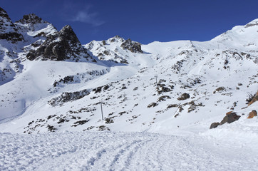 Fototapeta na wymiar Ski lift to the top of Mount Ruapehu ski field