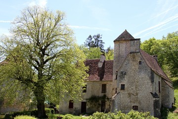 Fototapeta na wymiar ancien manoir en Dordogne