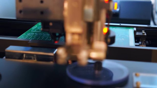 Industrial equipment for testing the quality of assembly of electronic circuit