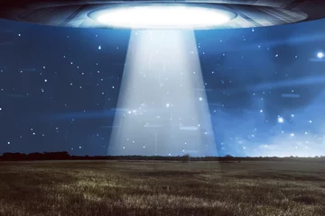 Abwaschbare Fototapete UFO UFO fliegt in einem dunklen Himmel