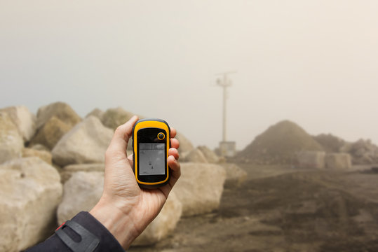 finding the right position inside a construction site via gps 