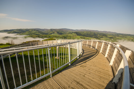 Platforma widokowa Wola Krogulecka -Barcice panorama na Rytro ,zamek i Dolinę Popradu 