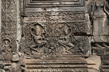 Tänzerinnen als Relief in Angkor Thom