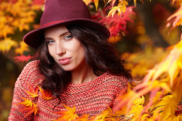 Portrait of a autumn woman on leafs