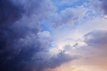 Obraz premium Beautiful summer cloudy sky