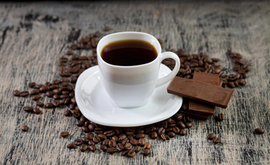 Чашка кофе и шоколад