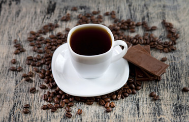 Чашка кофе и шоколад