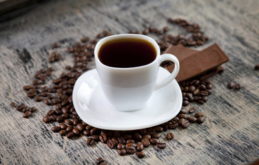 Чашка кофе и шоколад