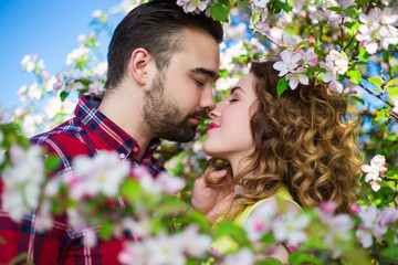 Obraz premium close up portrait of young beautiful couple kissing in blooming