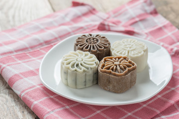 Snowy skin mooncake.