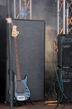 Bassbox und Bassgitarre