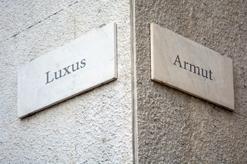 Schild 109 - Luxus