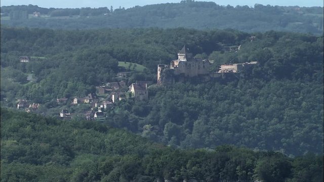 Chateau Beynac Et Cazenac With Escarpment F/G On Dordogne