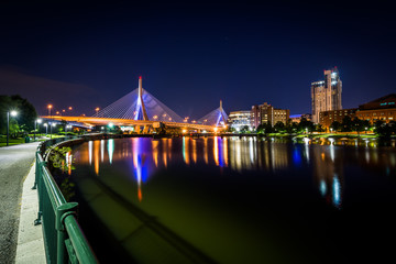Naklejka premium The Leonard P. Zakim Bunker Hill Memorial Bridge at night, seen