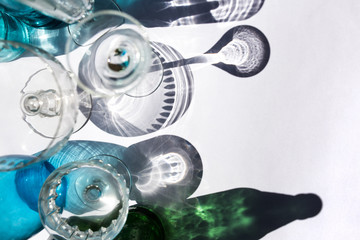 Gläser und Flaschen auf einer Party