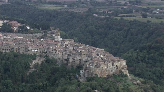 Flight With Reveal Of Pitigliano